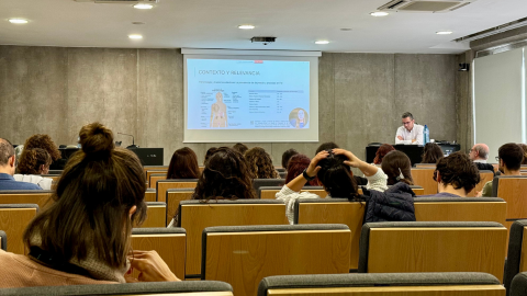 Estudiants a la Sala de Graus de la Facultat de Psicologia